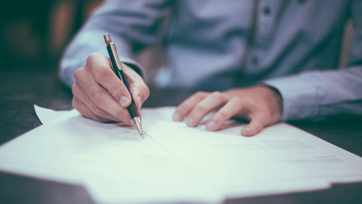 Så skriver du ett CV och personligt brev som leder till intervju